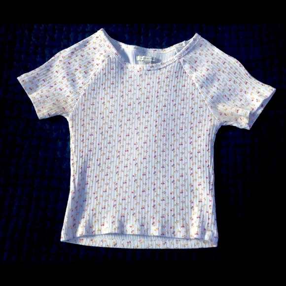 American Eagle Outfitters Tops - short sleeve floral tee